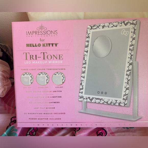 Mirror hello kitty impressions